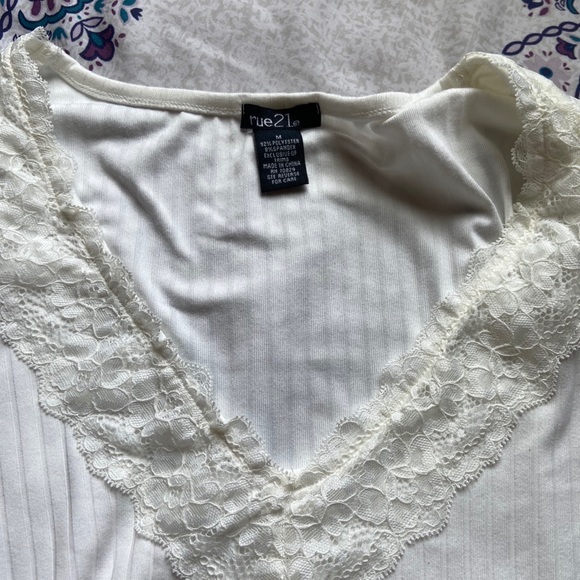 Lace Long Sleeve - Picture 2 of 3